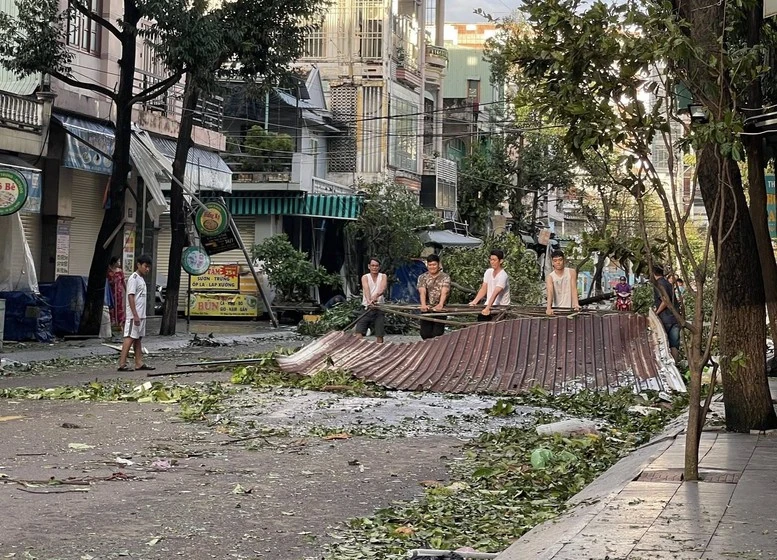 Khẩn trương khắc phục hậu quả bão số 13, nhanh chóng ổn định đời sống Nhân dân sau thiên tai