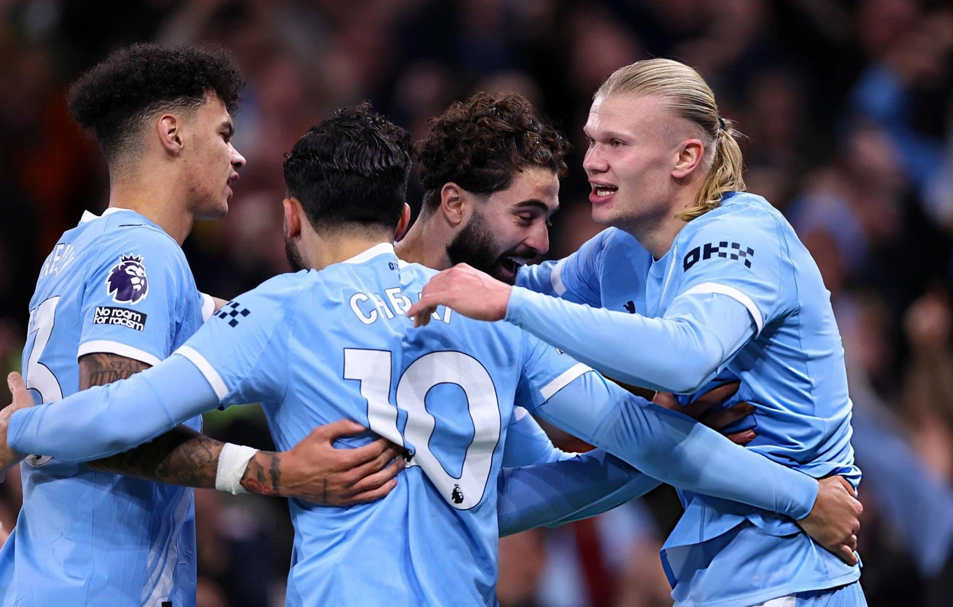 HLV Kim Sang-sik chỉ ra thói quen xấu của cầu thủ Việt Nam; Man City áp sát ngôi đầu Premier League