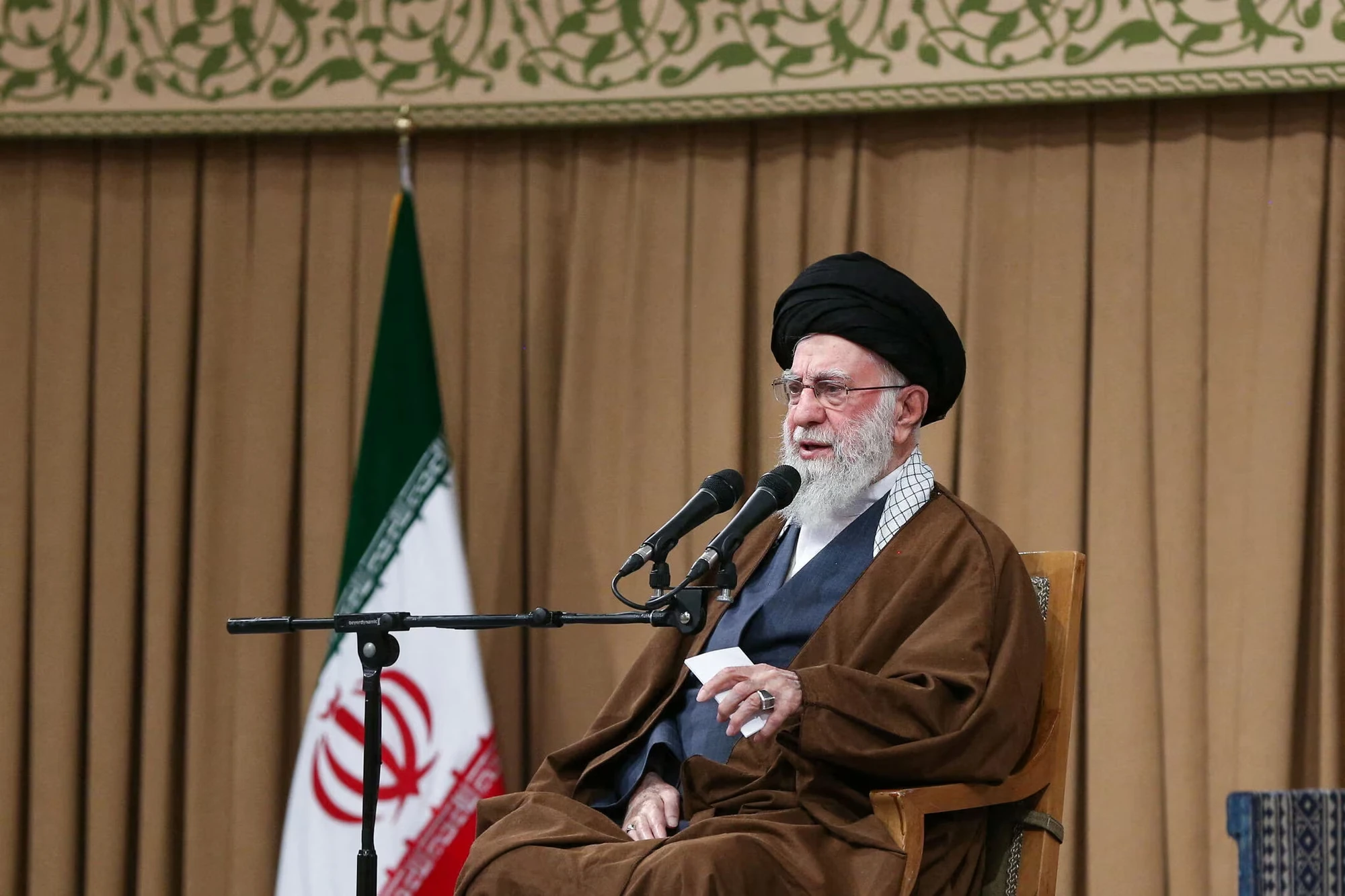 Lãnh tụ tối cao Ayatollah Ali Khamenei: Iran từ chối hợp tác với Mỹ