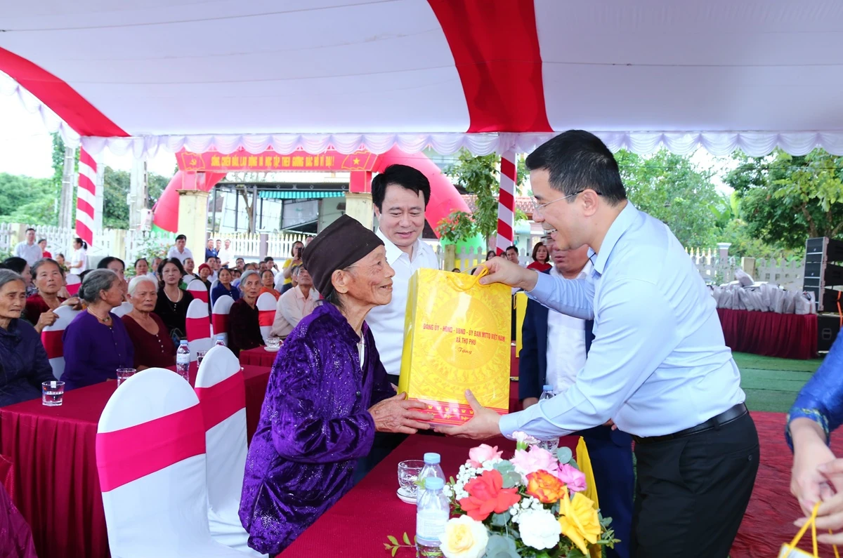 Phó Bí thư Thường trực Tỉnh ủy Nguyễn Hồng Phong: Đoàn kết, đồng lòng xây dựng Xuân Cường sớm trở thành thôn kiểu mẫu