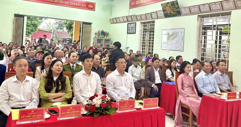 Phó Trưởng Ban Tổ chức Tỉnh ủy Đỗ Thị Toán dự Ngày hội Đại đoàn kết với Nhân dân thôn Phúc Thượng