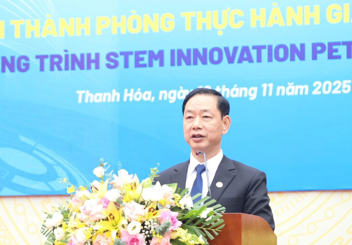 Phó Thủ tướng Chính phủ Lê Thành Long dự lễ khánh thành phòng thực hành giáo dục STEM tại Trường THPT chuyên Lam Sơn