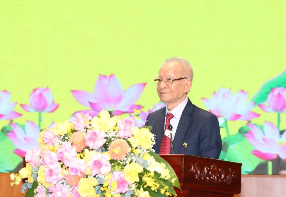 Kỷ niệm Ngày Nhà giáo Việt Nam và trao học bổng của gia đình Giáo sư Lê Viết Ly cho học sinh, sinh viên