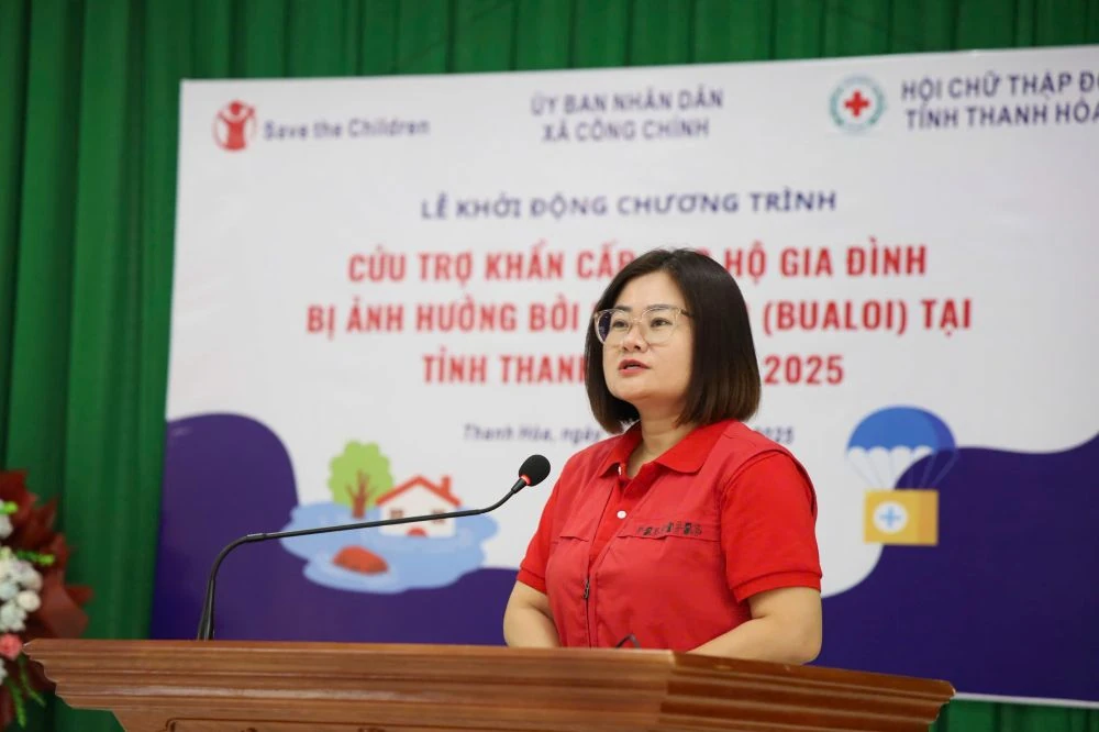 SCI hỗ trợ các gia đình có trẻ em bị thiệt hại do bão số 10 tại xã Công Chính