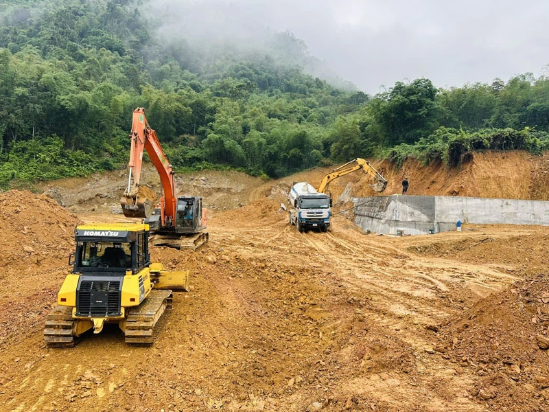 Gấp rút xây dựng dự án sắp xếp ổn định dân cư cho các hộ dân bản Muỗng, xã Trung Hạ