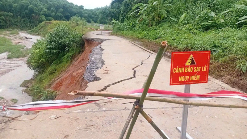 Nhiều công trình hạ tầng khu vực miền núi bị ảnh hưởng do bão lũ cần sớm được khắc phục