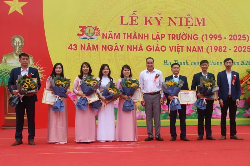 Trường THPT Tô Hiến Thành kỷ niệm 30 năm thành lập, xây dựng và phát triển