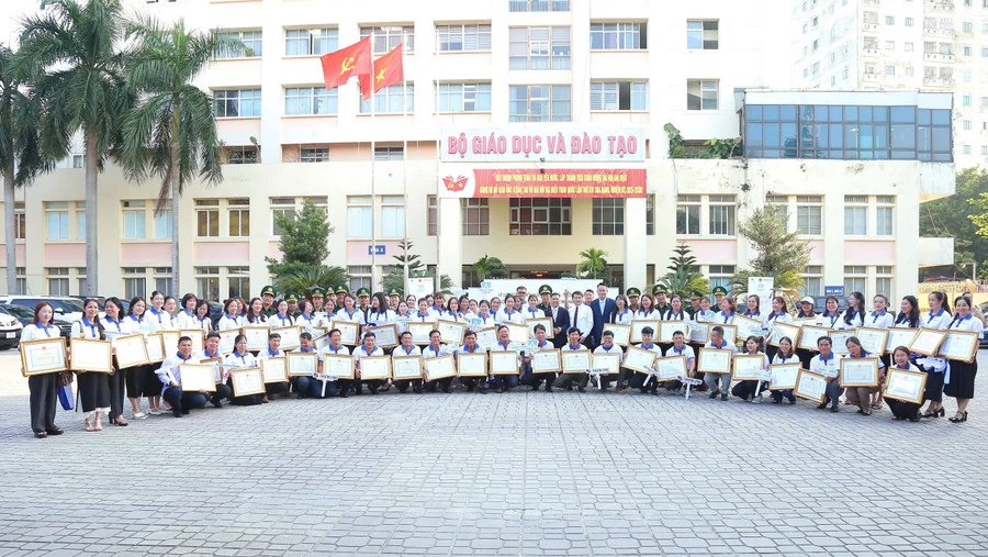 Thanh Hóa có 3 nhà giáo tiêu biểu được Bộ trưởng Bộ GD&ĐT tặng Bằng khen