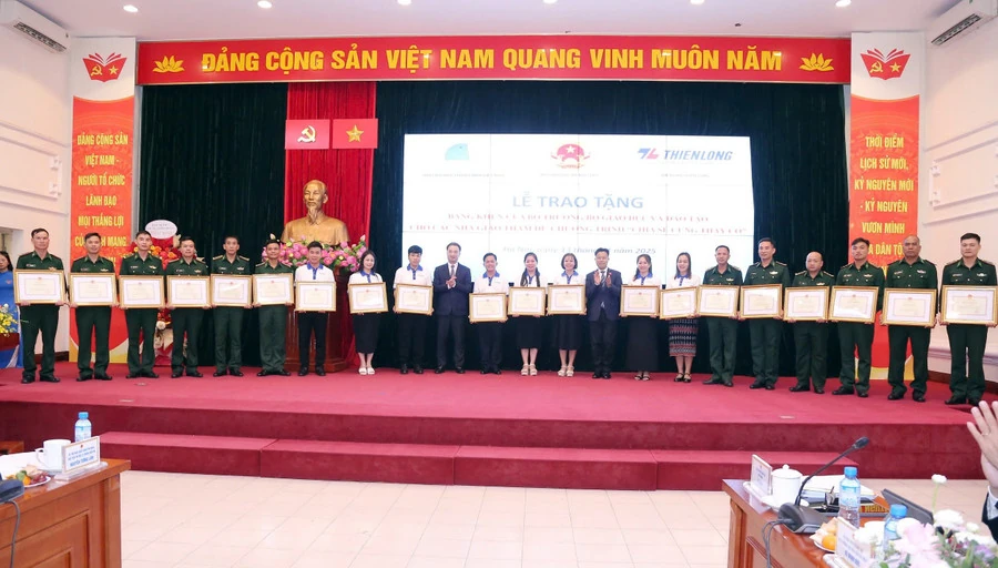 Thanh Hóa có 3 nhà giáo tiêu biểu được Bộ trưởng Bộ GD&ĐT tặng Bằng khen