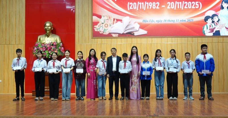 Xã Hậu Lộc tọa đàm kỷ niệm 43 năm Ngày Nhà giáo Việt Nam