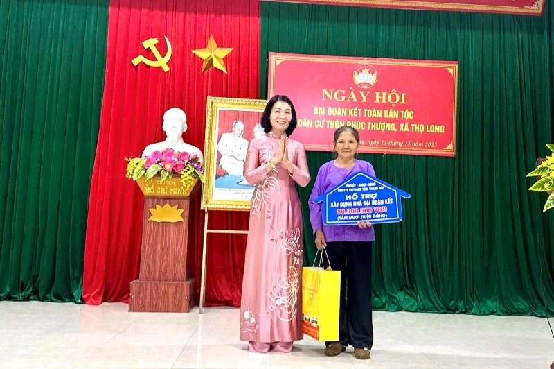 Phó Trưởng Ban Tổ chức Tỉnh ủy Đỗ Thị Toán dự Ngày hội Đại đoàn kết với Nhân dân thôn Phúc Thượng