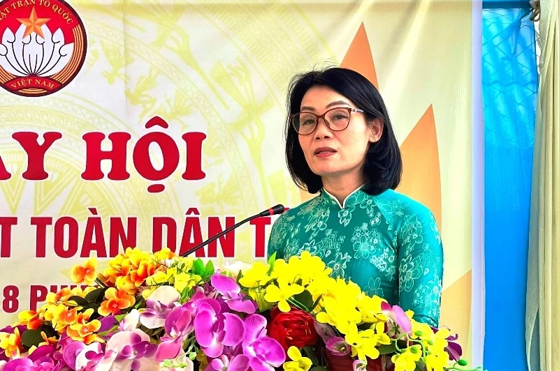 Cán bộ, Nhân dân tổ dân phố số 8, phường Bỉm Sơn chung vui Ngày hội Đại đoàn kết