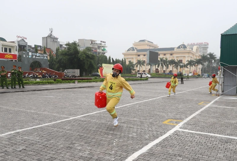 Hơn 200 thành viên Tổ liên gia an toàn PCCC tham gia hội thi nghiệp vụ