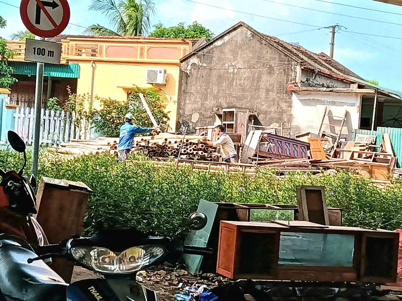 Ra quân giải tỏa khu vực gầm cầu Nguyệt Viên và Hoàng Long