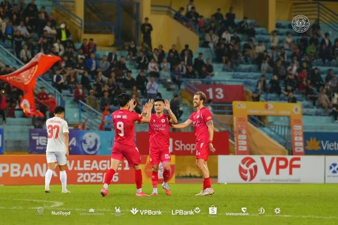 Công an Hà Nội thắng tưng bừng; U17 Indonesia tạo kỳ tích tại World Cup