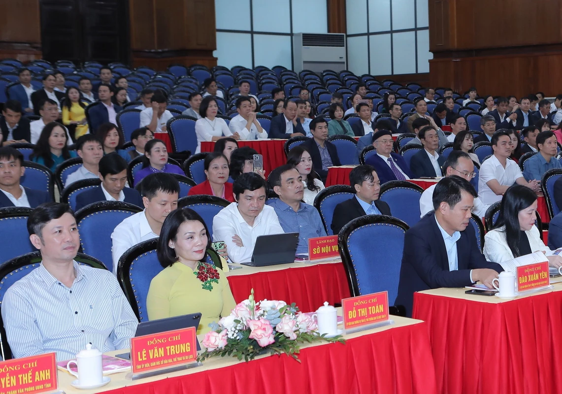 Lãnh đạo tỉnh gặp mặt nhà giáo, học sinh, sinh viên tiêu biểu nhân Ngày Nhà giáo Việt Nam 20/11