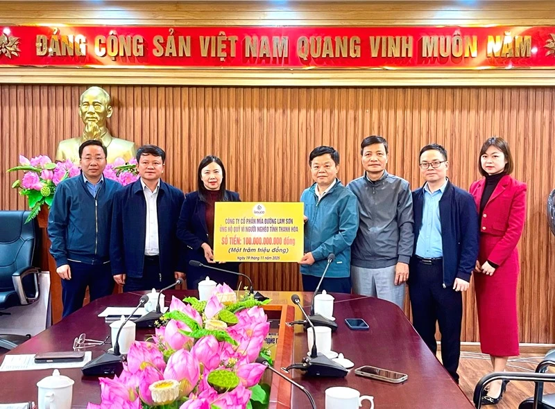 Công ty Cổ phần Mía đường Lam Sơn ủng hộ Quỹ “Vì người nghèo” tỉnh