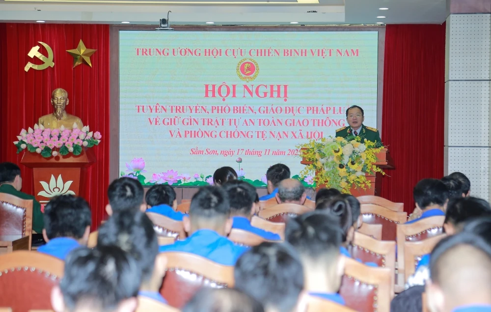 Tuyên truyền, giáo dục pháp luật về giữ gìn trật tự an toàn giao thông và phòng, chống tệ nạn xã hội
