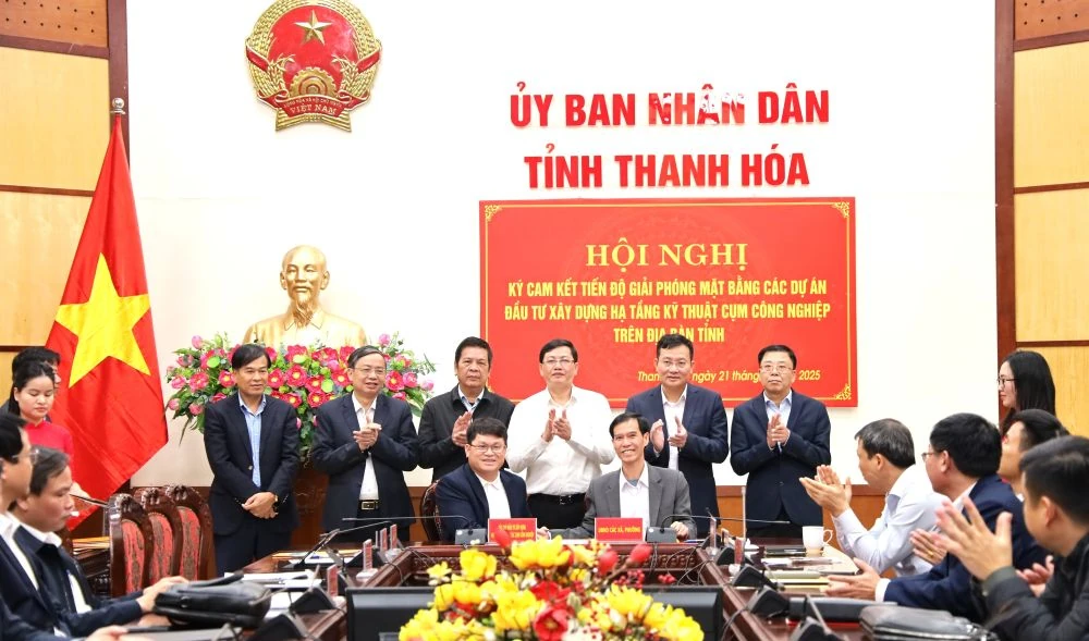 Ký cam kết tiến độ giải phóng mặt bằng các dự án hạ tầng kỹ thuật cụm công nghiệp