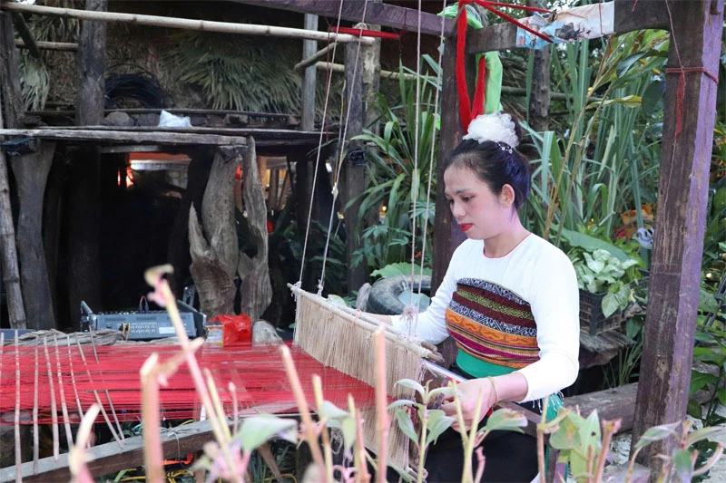 Đưa nghị quyết vào cuộc sống, Hồi Xuân chú trọng phát triển sản phẩm chủ lực