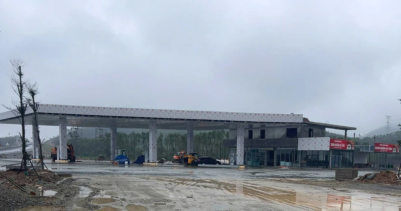 Nguy cơ “trễ hẹn” các trạm dừng nghỉ, điểm nghẽn vận hành cao tốc Bắc-Nam