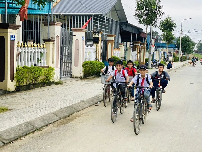 “Sáng bừng” con chữ (Bài 1): Lên bờ...