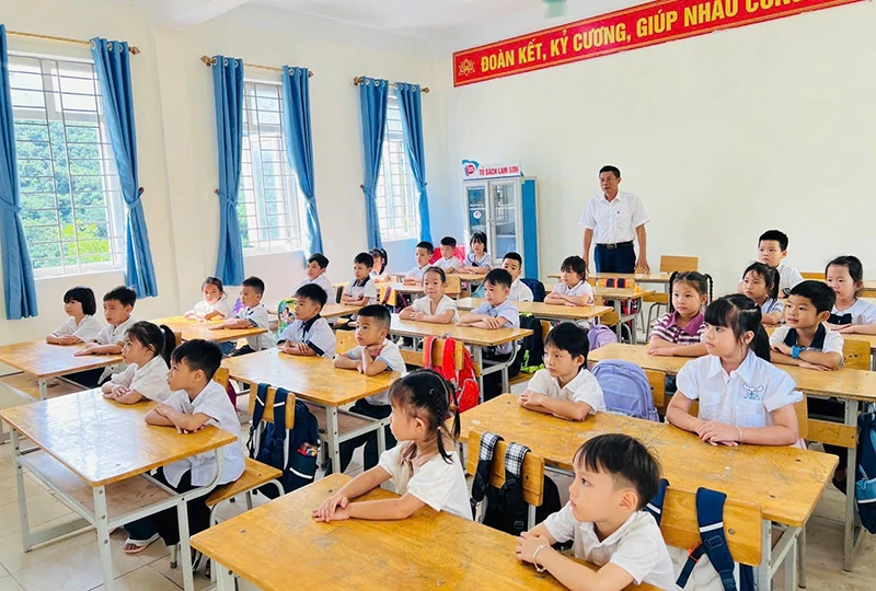 “Sáng bừng” con chữ (Bài 2): Người “gieo chữ” nơi rẻo cao
