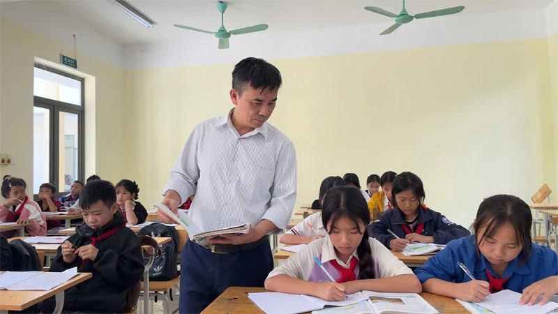 Miệt mài gieo chữ nơi “cổng trời” Trung Lý
