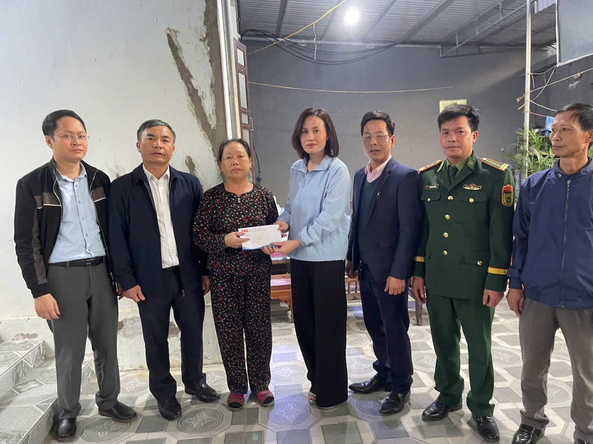 Hỗ trợ 4 hộ dân tại xã Hoằng Tiến bị thiệt hại nhà ở do bão