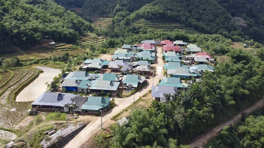 Trên khu tái định cư Co Hương