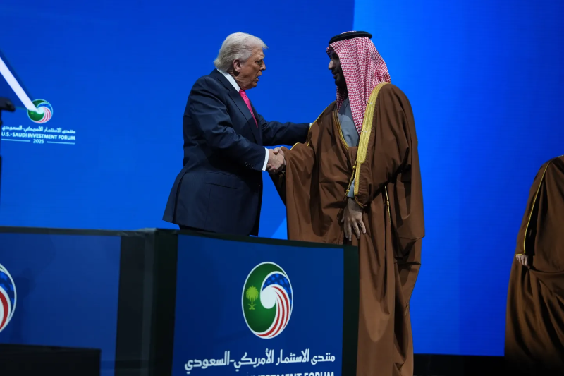 Tổng thống Trump bắt đầu “xử lý” cuộc chiến ở Sudan