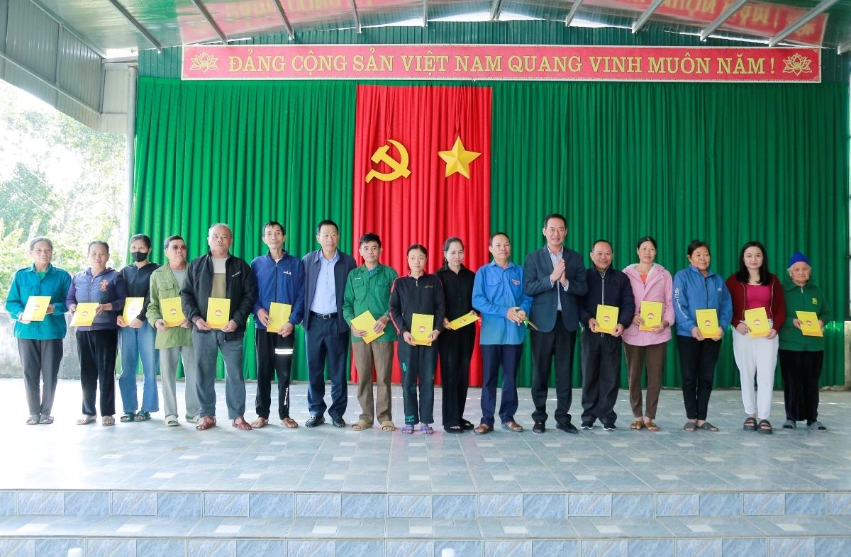 Phó Bí thư Tỉnh ủy, Chủ tịch Ủy ban MTTQ tỉnh Trịnh Tuấn Sinh làm việc với các xã Ngọc Trạo, Vân Du, Kim Tân