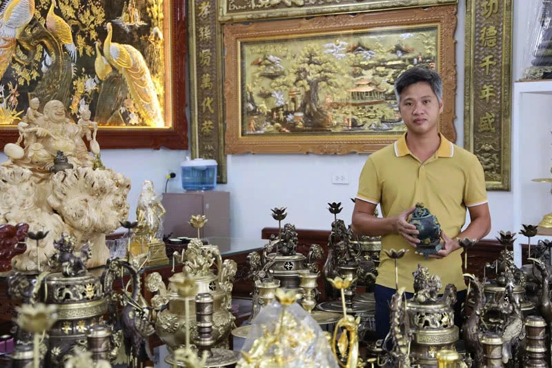Người tiếp nối truyền thống đúc đồng Trà Đông