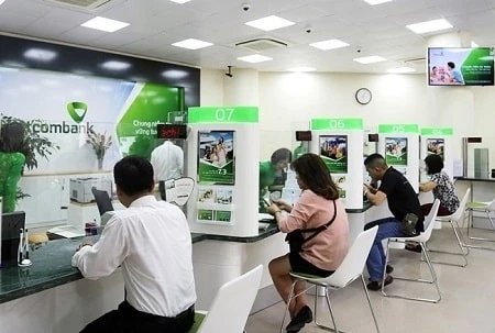 Dừng giao dịch ngân hàng bằng hộ chiếu từ 1/1/2026: Khách hàng cần làm gì?