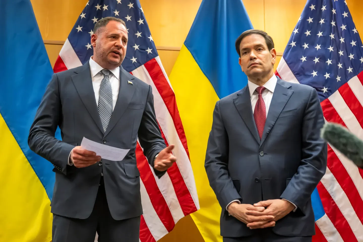 “Cuộc đua” tìm kiếm hoà bình cho Ukraine: Châu Âu đề xuất kế hoạch đối trọng với Mỹ