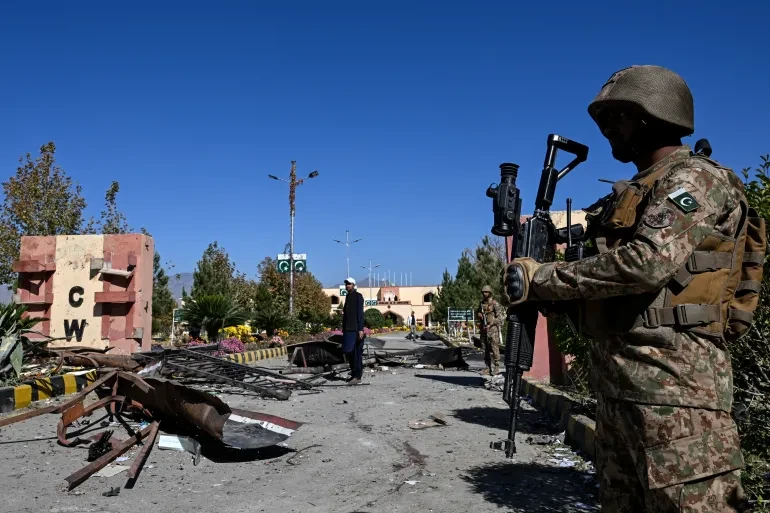 Căng thẳng bùng phát, Afghanistan và Pakistan đấu pháo dữ dội