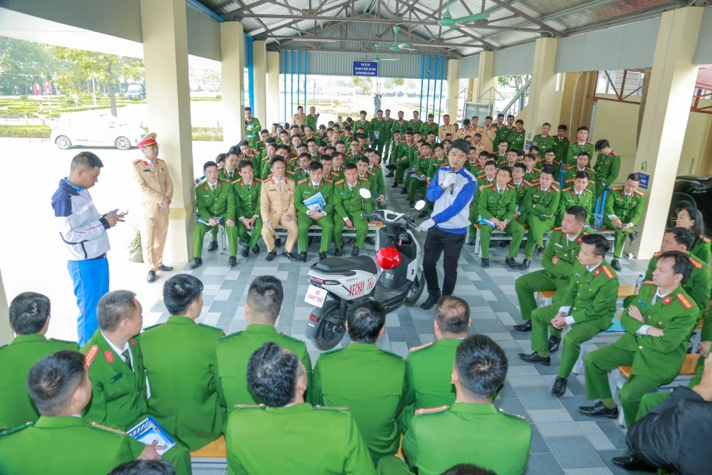 Tập huấn nghiệp vụ hướng dẫn kỹ năng lái xe gắn máy an toàn cho học sinh