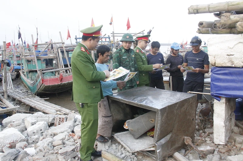 Tập huấn, hướng dẫn tuyên truyền cho các chủ tàu và người dân về PCCC