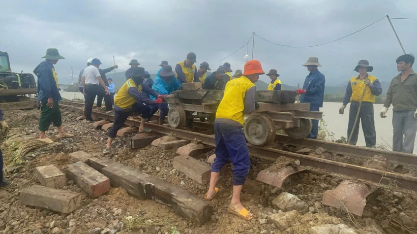 Đường sắt thiệt hại gần 50 tỷ đồng do đợt mưa lũ tại Nam Trung Bộ