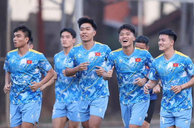 U22 Việt Nam đối đầu U22 Lào: Thầy trò Kim Sang-sik làm gì trước lối chơi phòng ngự xe buýt 2 tầng?