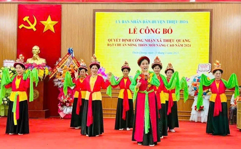 Về Thiệu Quang nghe chuyện gìn giữ múa đèn chạy chữ, hát chèo chải cổ