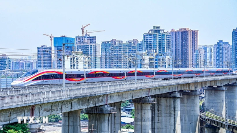 Trung Quốc đưa vào sử dụng tuyến đường sắt cao tốc đến biên giới Việt Nam