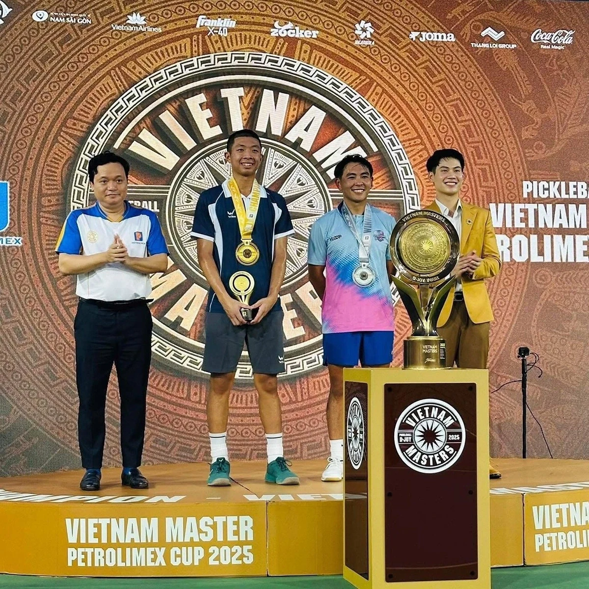U17 Việt Nam giành vé trực tiếp dự cúp châu Á; Arsenal bị Chelsea cầm hòa