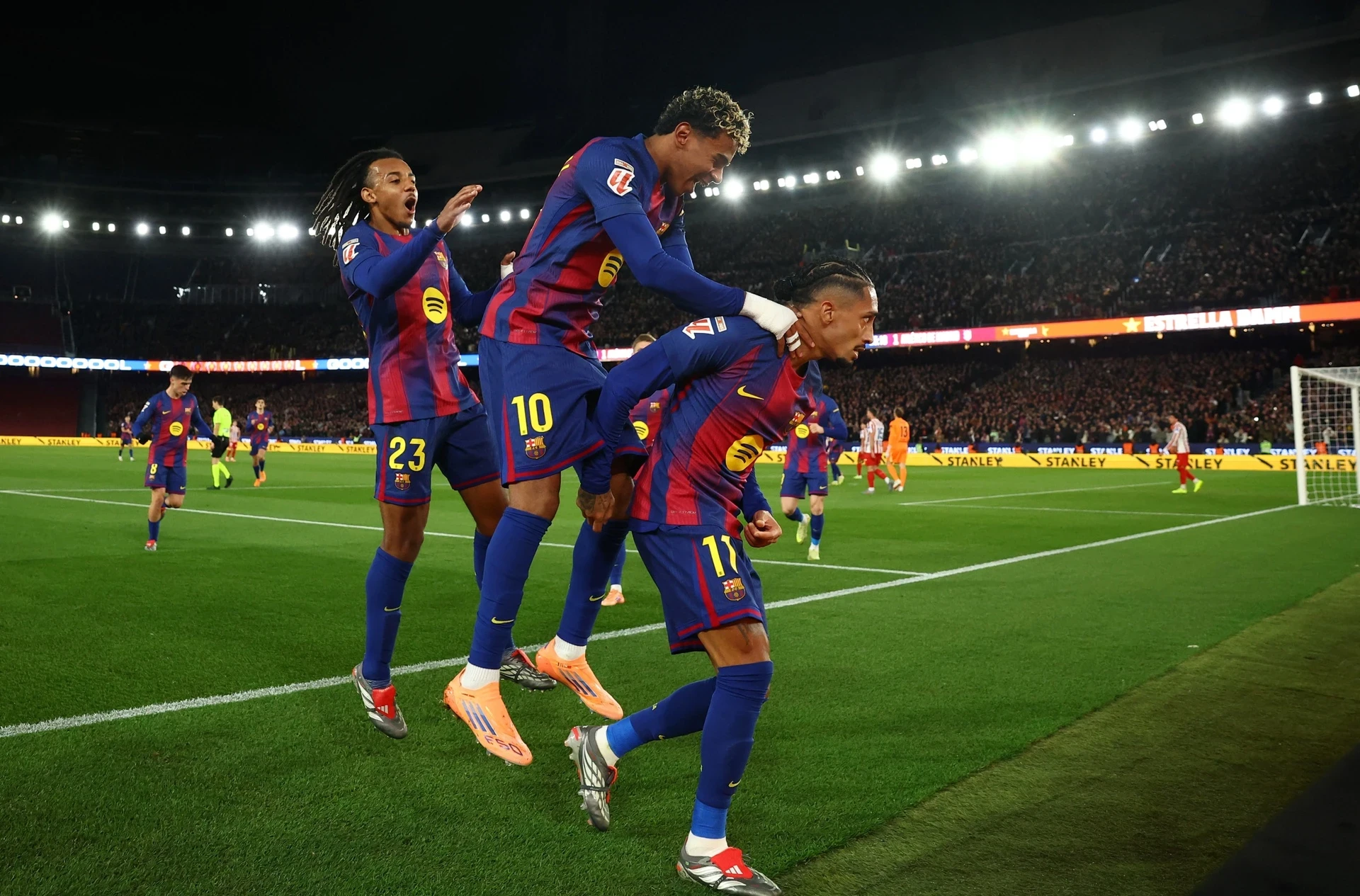 Xác định VĐV vinh dự cầm cờ Đoàn Thể thao Việt Nam tại SEA Games 33; Barcelona củng cố ngôi đầu La Liga