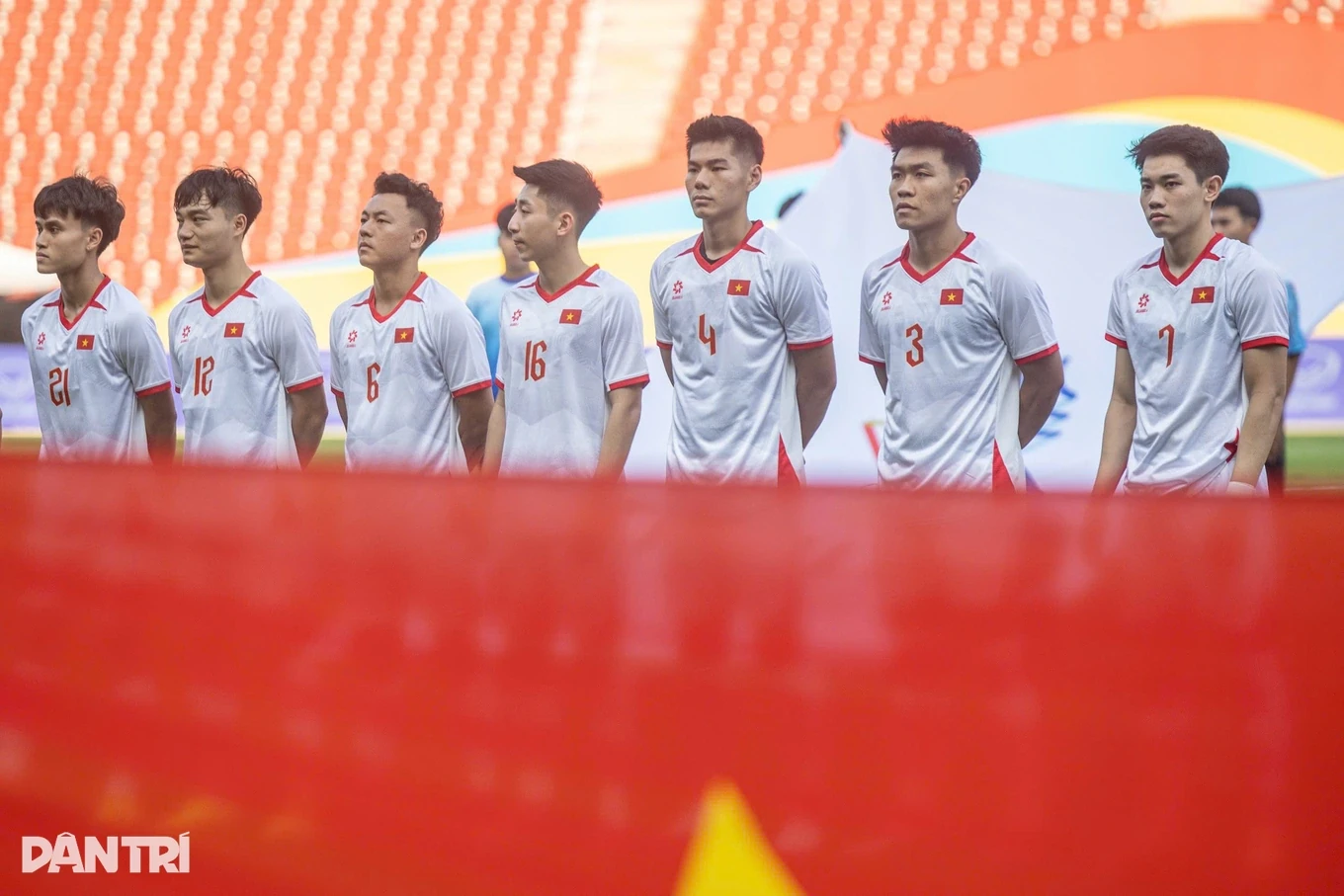 Chủ nhà Thái Lan bị chỉ trích vì sự cố Quốc ca và cờ quốc gia tại SEA Games 33; Arsenal xây chắc ngôi đầu Ngoại Hạng Anh