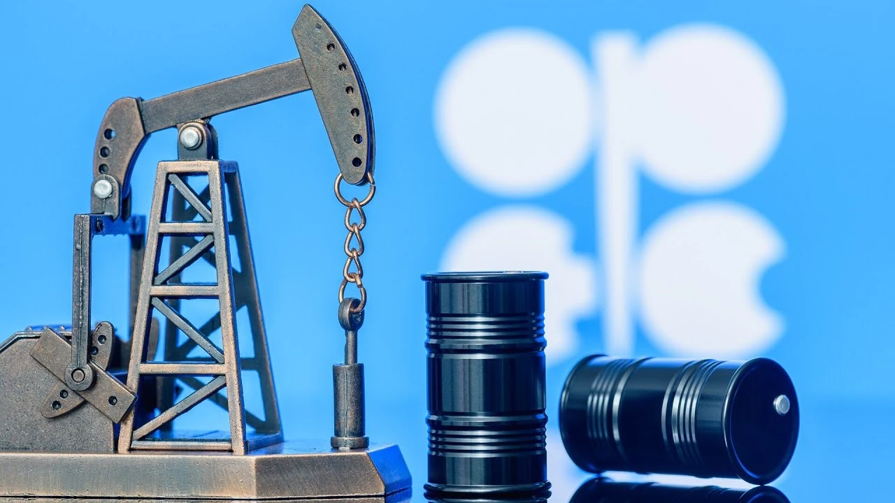 OPEC+ tạm đình chỉ kế hoạch tăng sản lượng dầu