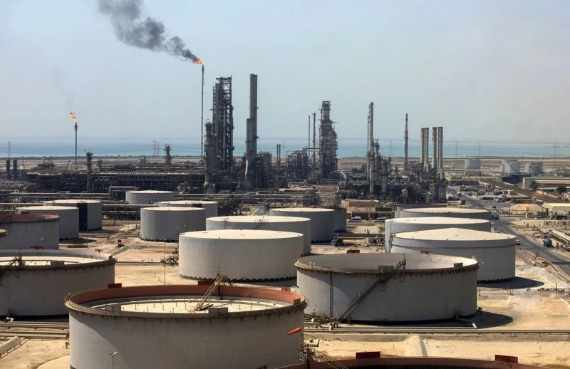 OPEC+ tạm đình chỉ kế hoạch tăng sản lượng dầu
