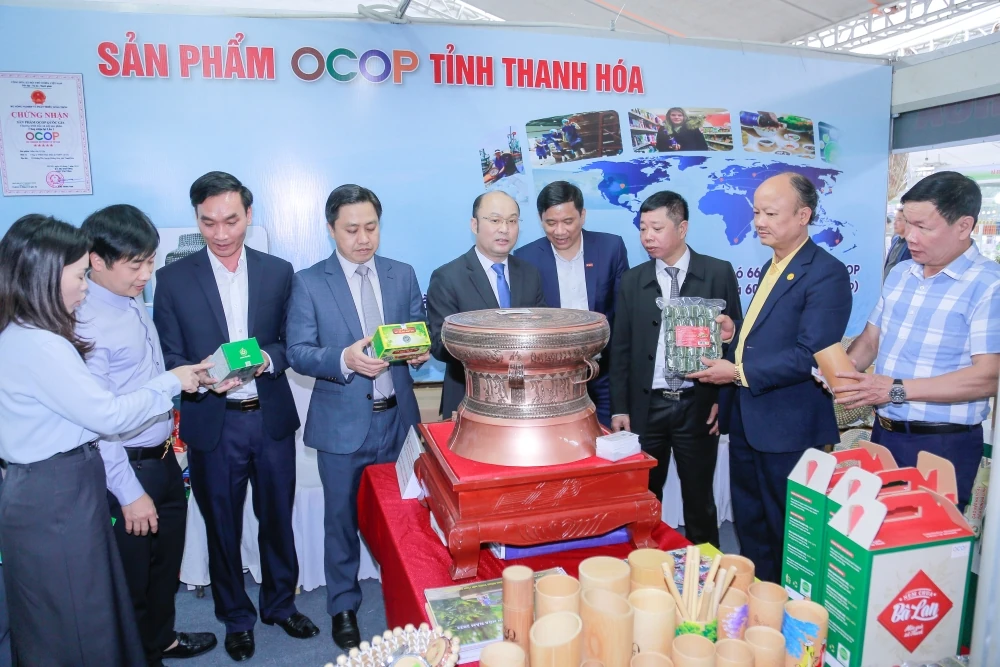 Khai trương trưng bày, giới thiệu sản phẩm nông sản, thực phẩm an toàn tỉnh Thanh Hóa năm 2025