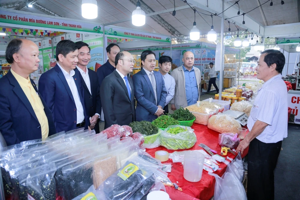 Khai trương trưng bày, giới thiệu sản phẩm nông sản, thực phẩm an toàn tỉnh Thanh Hóa năm 2025