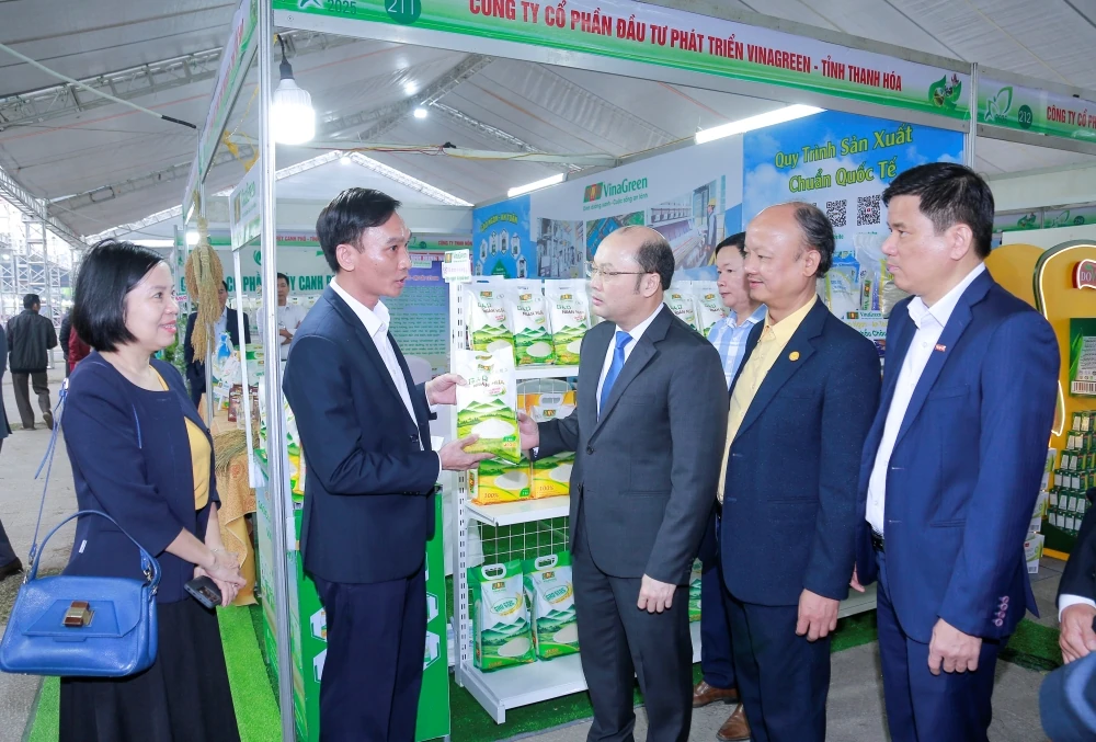 Khai trương trưng bày, giới thiệu sản phẩm nông sản, thực phẩm an toàn tỉnh Thanh Hóa năm 2025